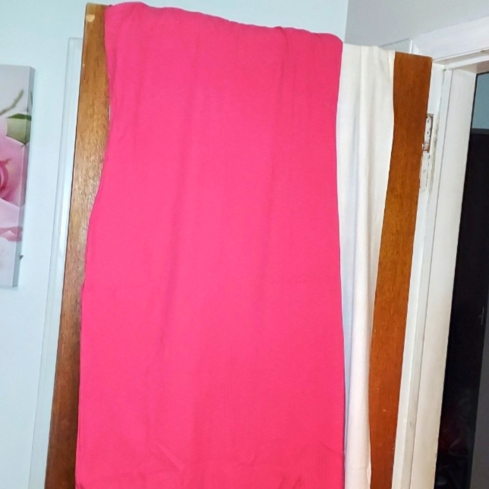 Dresses - Picture 2 of 6